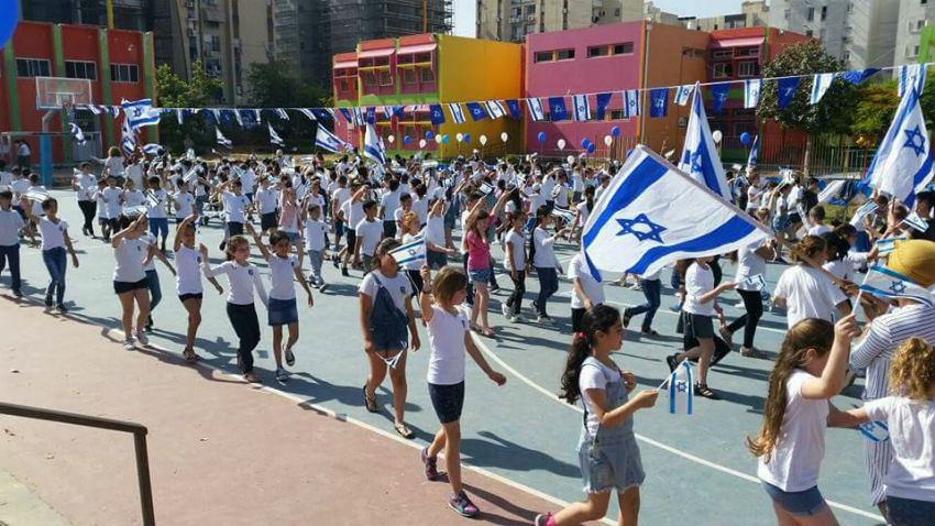 חוגגים עצמאות (צילום: דוברות עיריית בת ים)