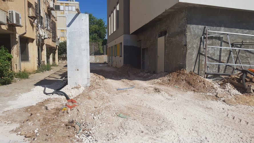 בניית הגן החדש שהוזנחה ברחוב הנביאים (צילום: אביחי חיים)