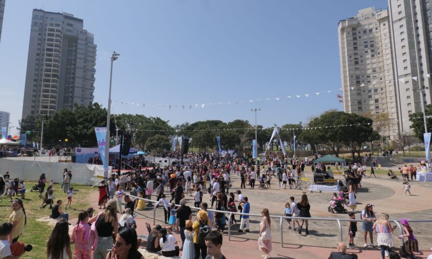 פורים בבת-ים, צילום ואדים אקשן, אורה כליפה, באדיבות דוברות העירייה
